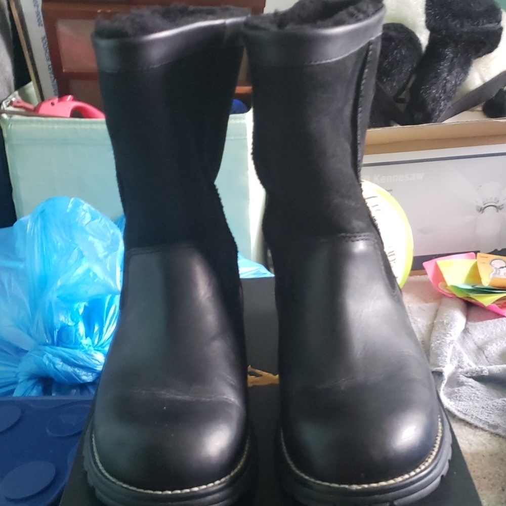 UGG black Leather and Genuine Sheepskin